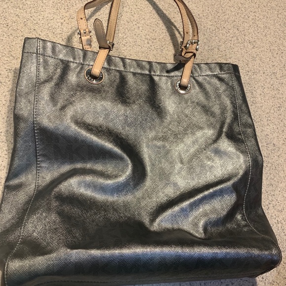 Michael kors purse - Picture 2 of 6